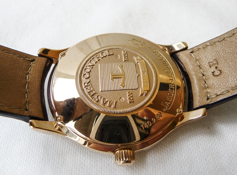 Solid caseback with 1000hr certification