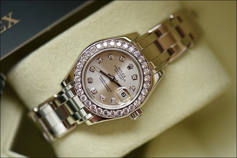 Rolex watch listing