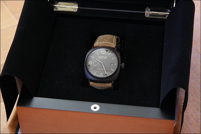 Panerai watch listing