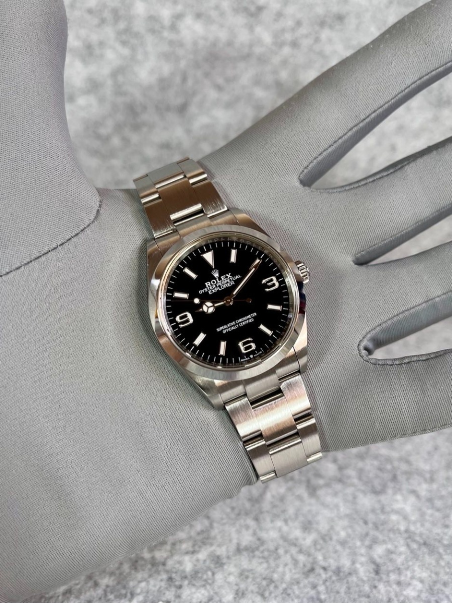 Rolex watch listing
