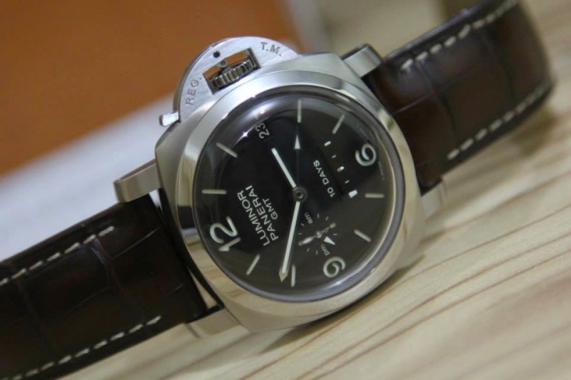 Panerai watch listing