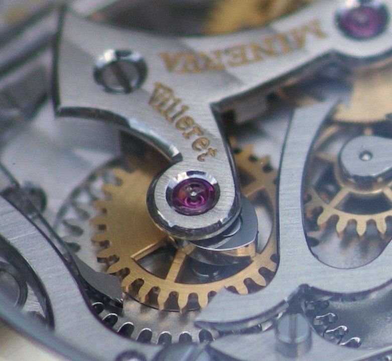 see the mirror polish on the reset cam beneath the arm of the v-shaped bridge