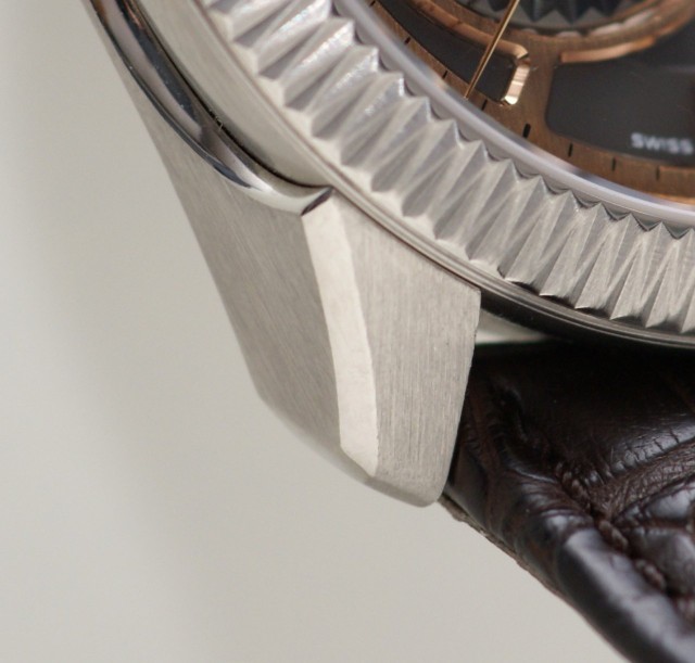 angled proflie of the lugs