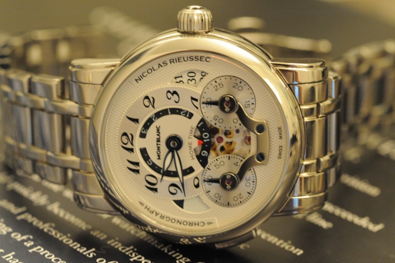 The different finishes on the dial...