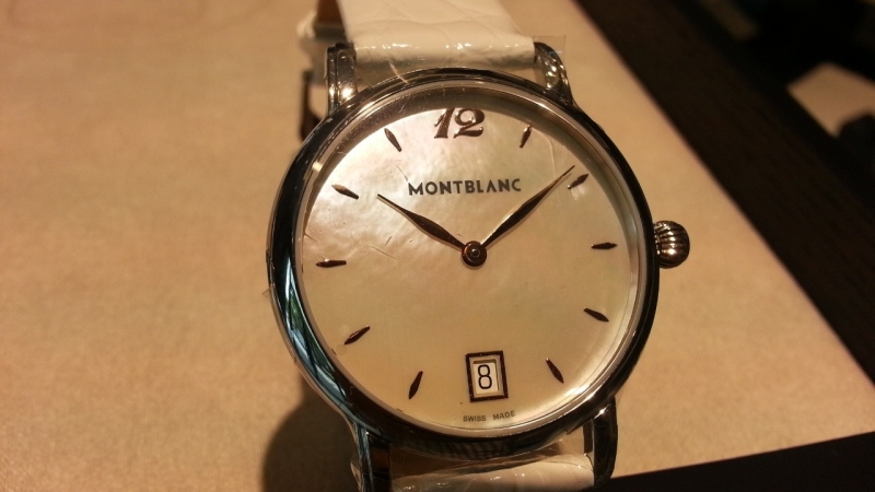 Somehow the Star Ladies quartz (this piece I saw) has a MOP dial that is more subdued compared to the automatic version