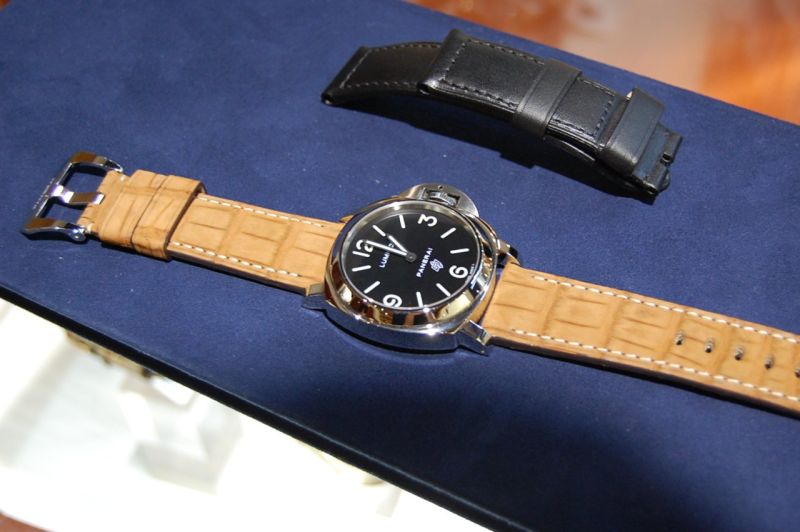 As a first strap change, I opted for a Jules Verne