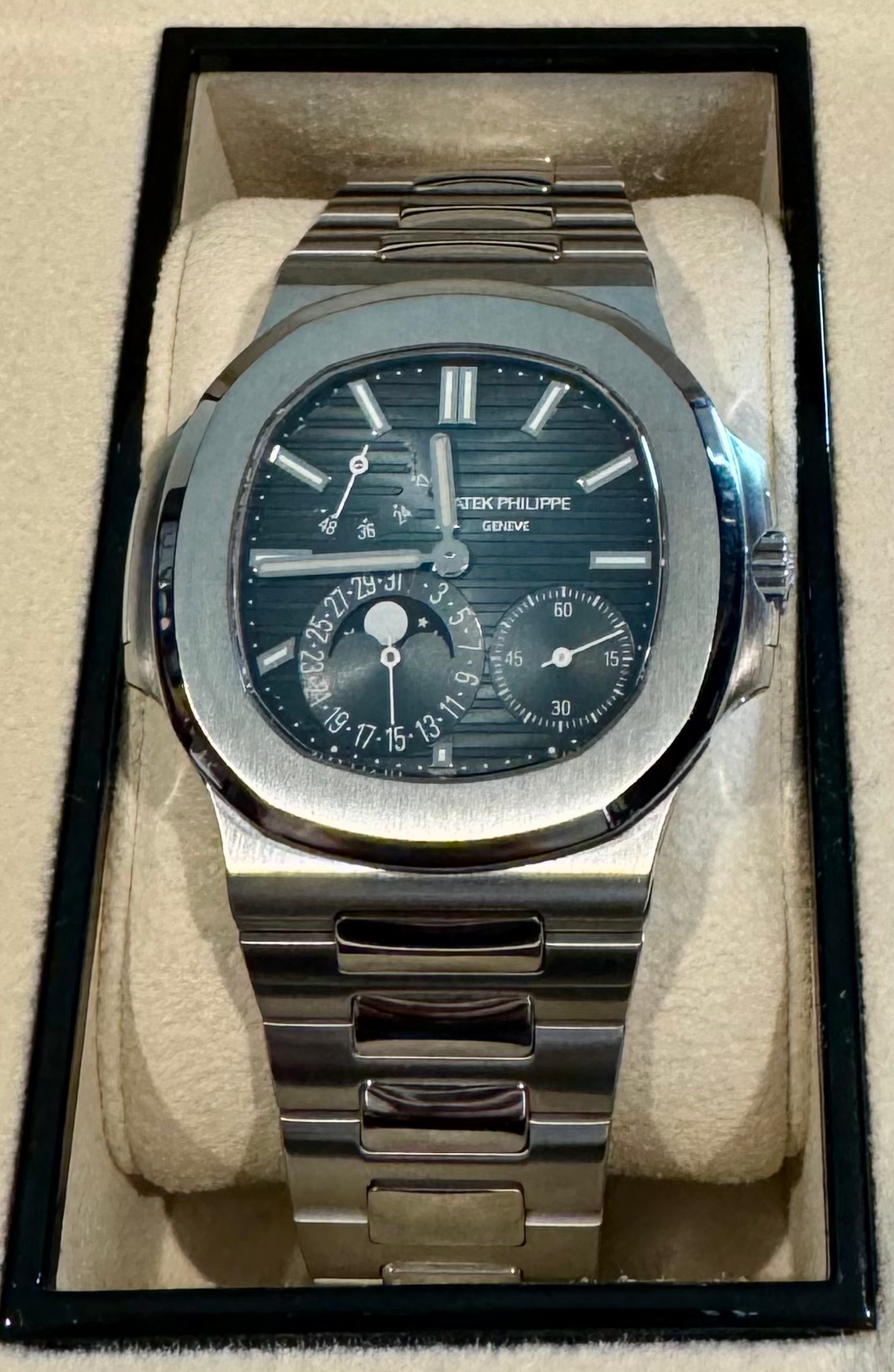 Watch by Patek Philippe, nautilus, Nautilus Moonphase, 5712