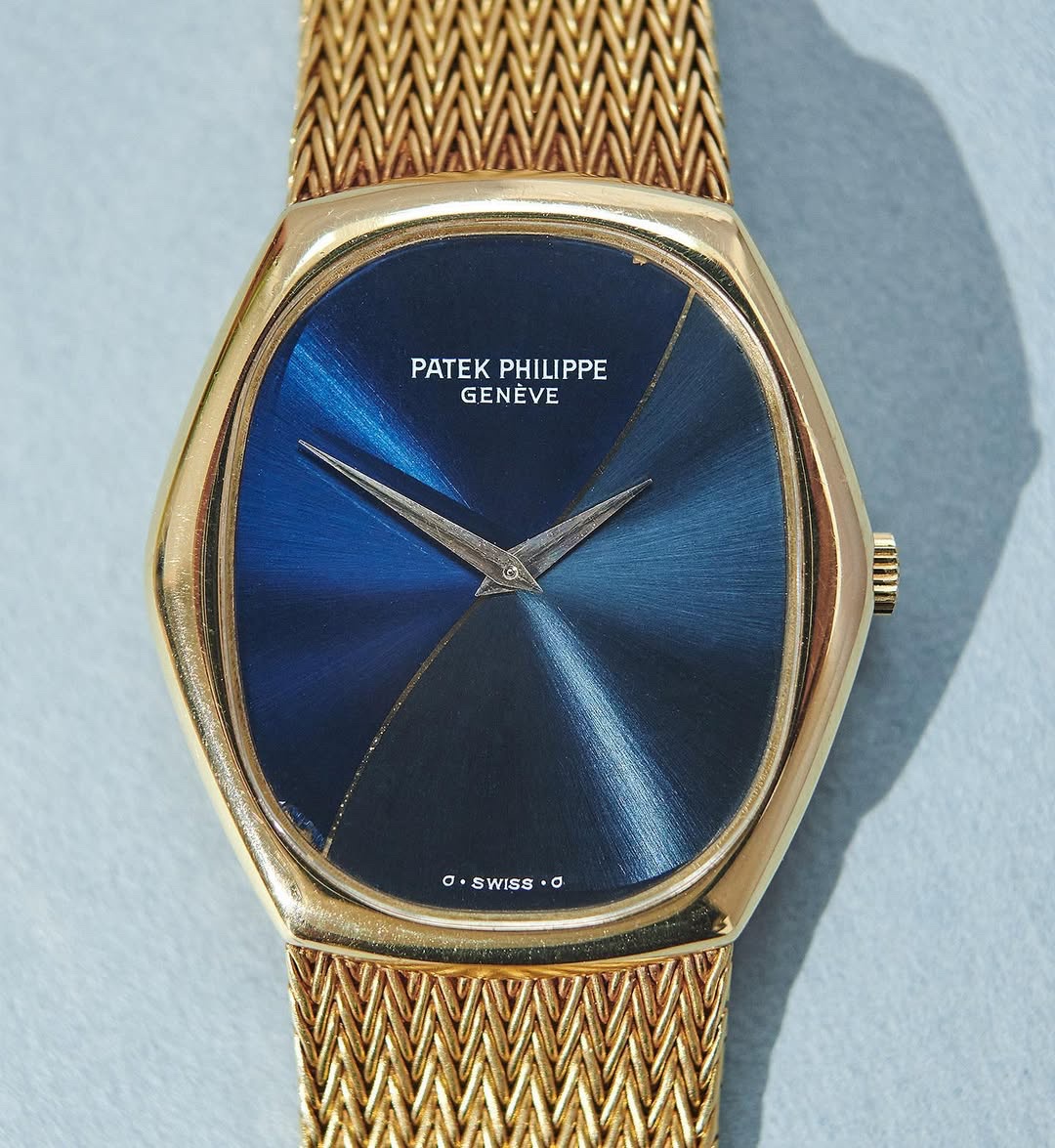 Watch by Patek Philippe, golden ellipse, 3858