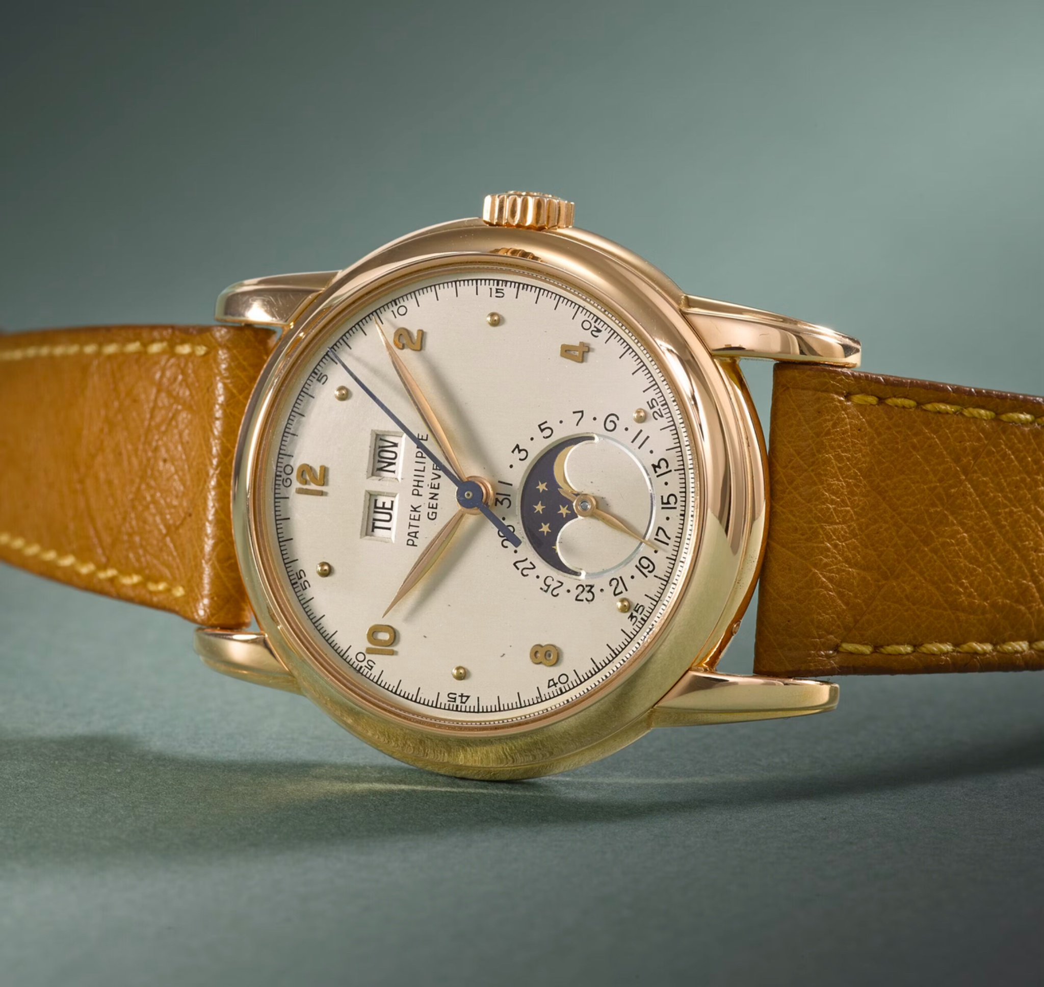 Watch by Patek Philippe, 2438