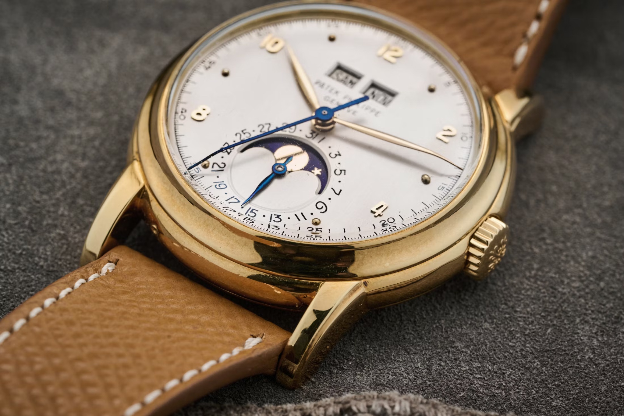 Watch by Patek Philippe, 2438