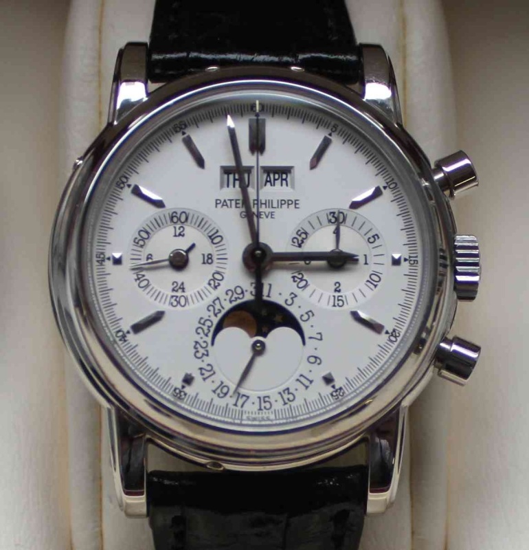 What about a close-up of that incredibly legible, perfectly proportioned silver dial? The 3970P usually came with a black dial with diamond markers; its much more rare to find a 3970P born with a silver dial, and I was fortunate to find one with complete (open) papers.