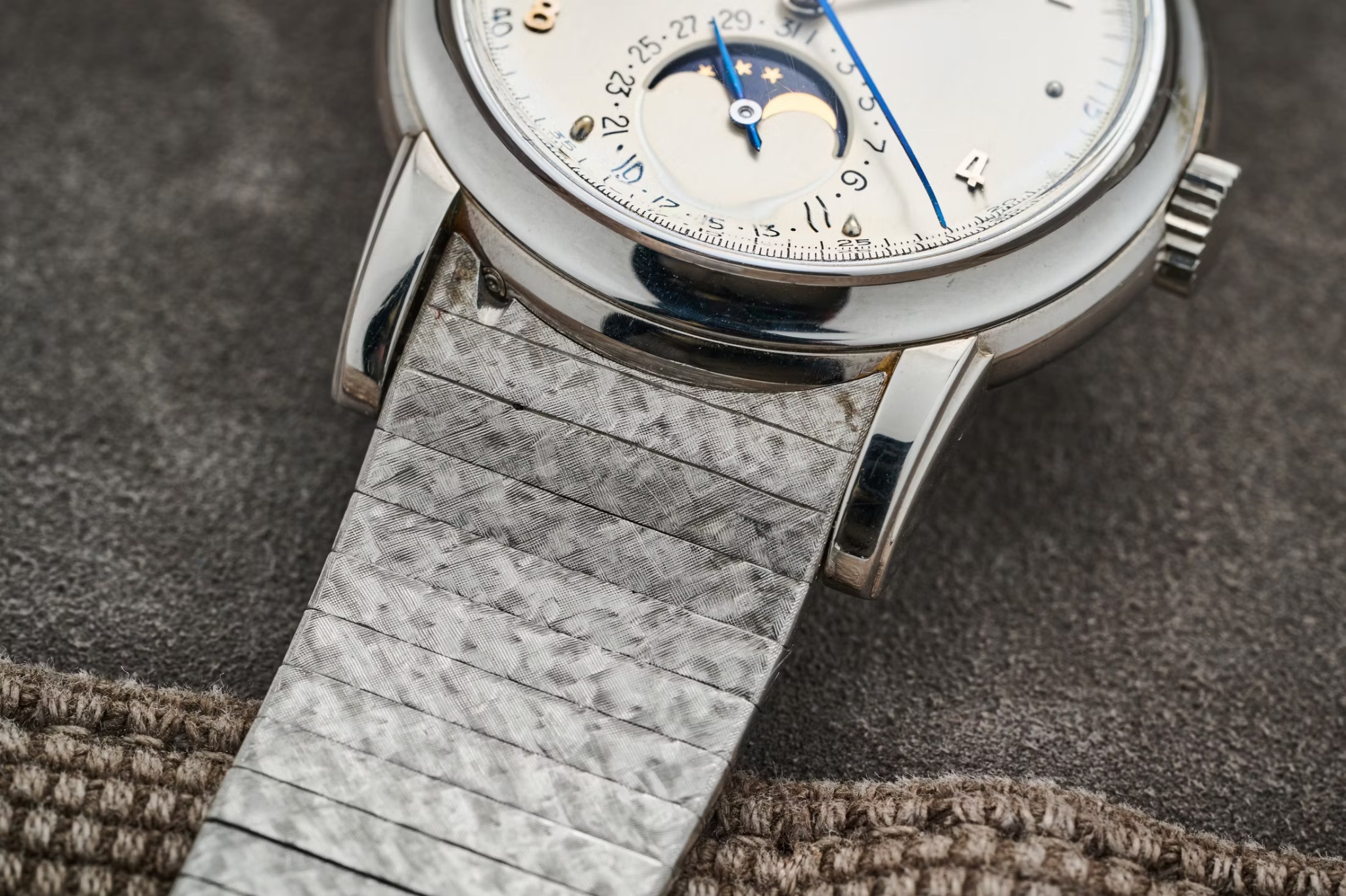 Watch by Patek Philippe, 2438