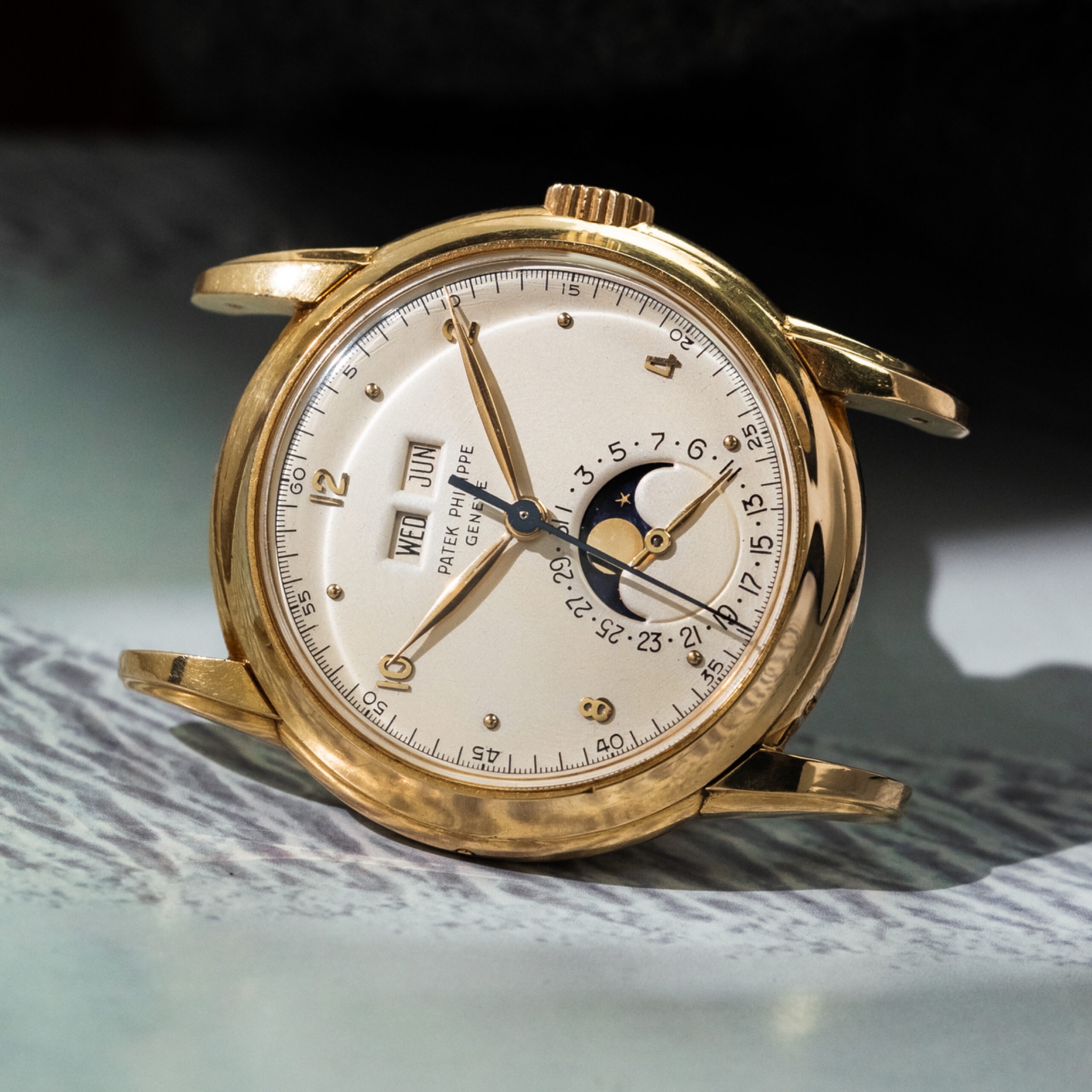 Watch by Patek Philippe, 2438