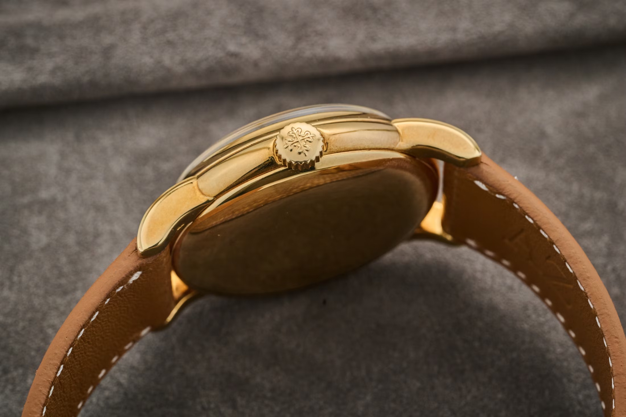 Watch by Patek Philippe, 2438