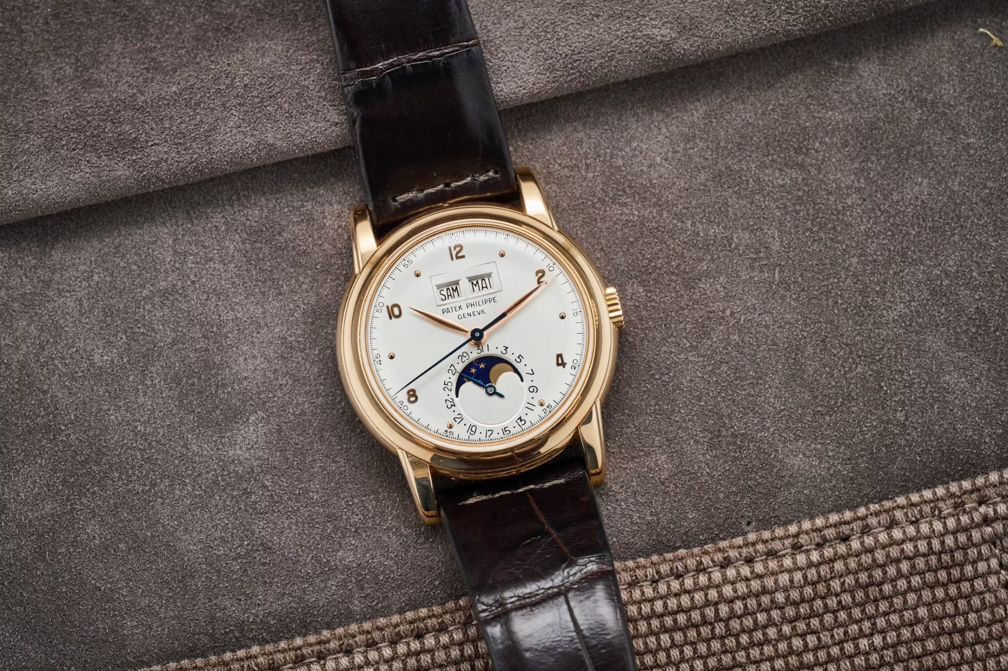 Watch by Patek Philippe, 2438