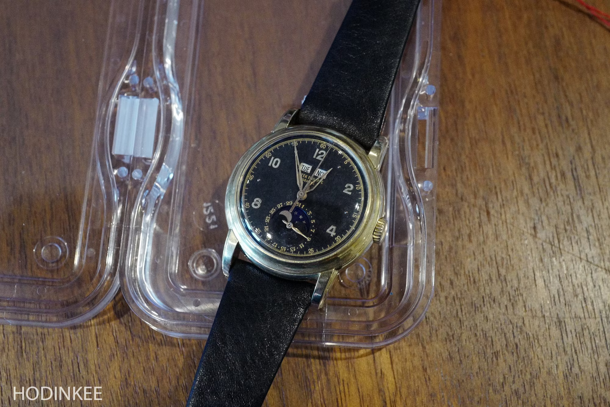 Watch by Patek Philippe, 2438