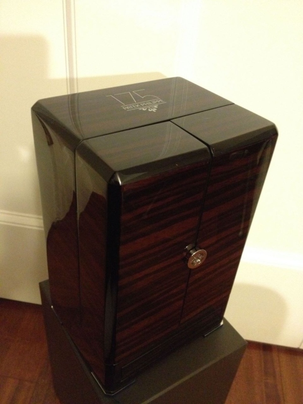 vertical version watch box for 175th Worldtime and Chronos