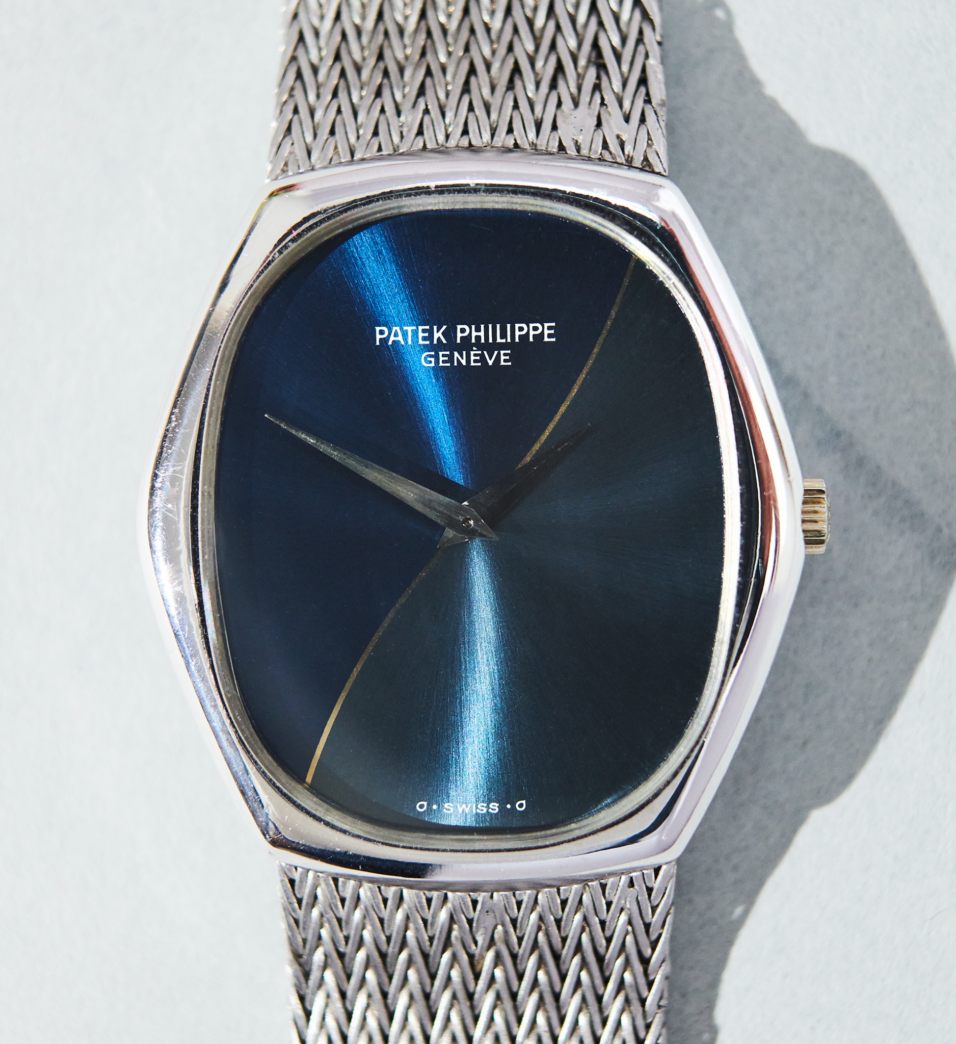 Watch by Patek Philippe, golden ellipse, 3858