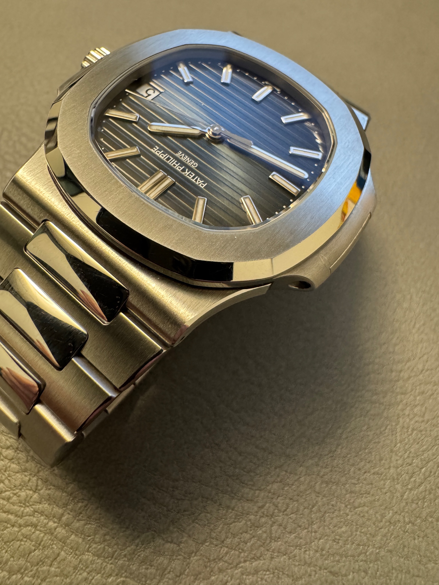 Watch by Patek Philippe, Nautilus, 5711, 5711-1A-001