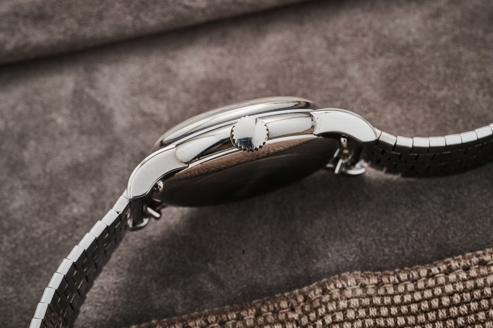 Watch by Patek Philippe, 2438