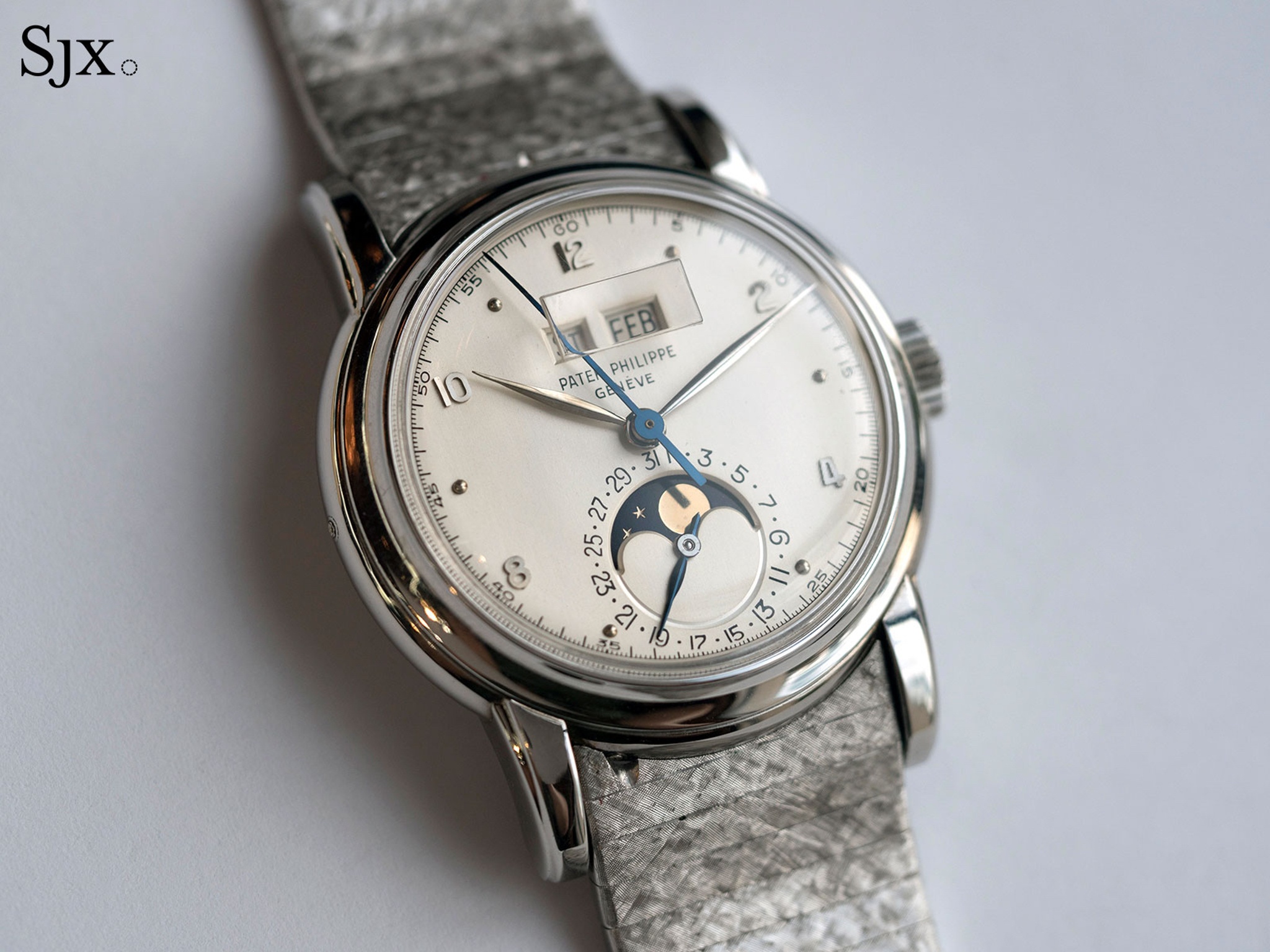 Watch by Patek Philippe, 2438