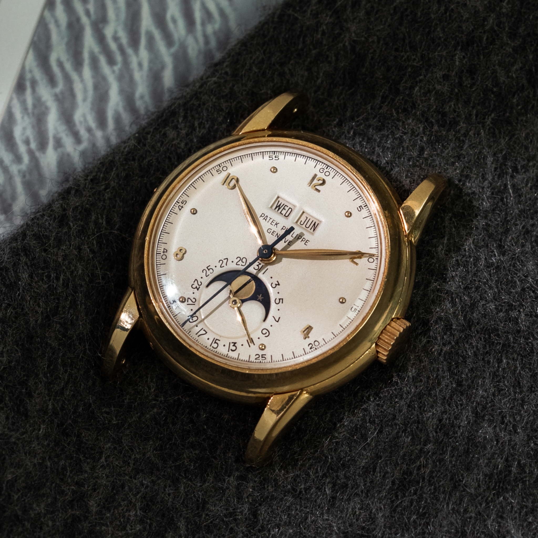 Watch by Patek Philippe, 2438