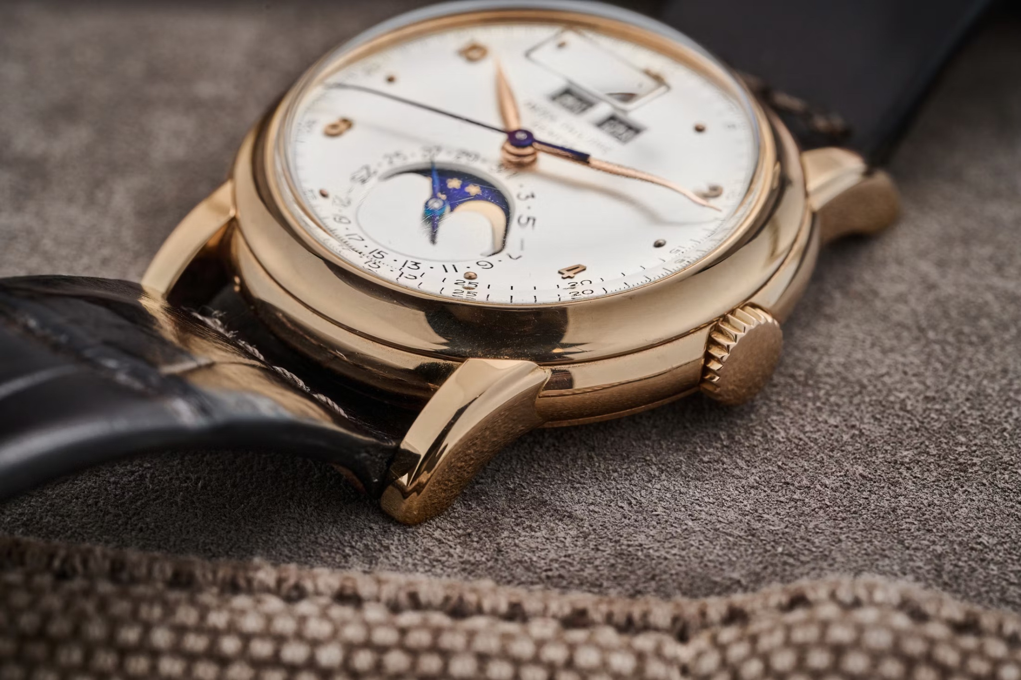 Watch by Patek Philippe, 2438