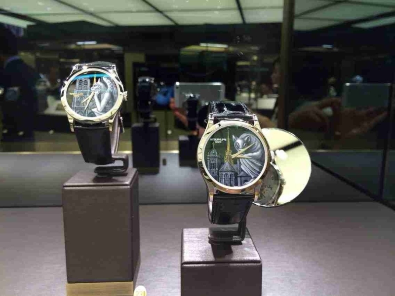 Motifs of Notre Dame and St. Pierre Cathedral with a goblin each (Grisalle enamel technique)