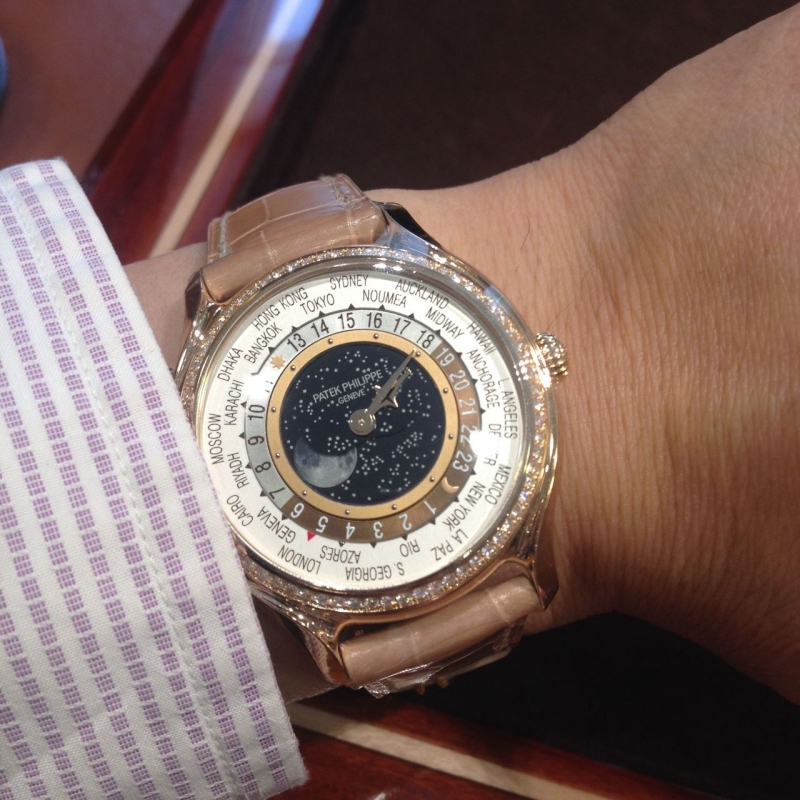 light colored rose gold that looks like yellow gold
