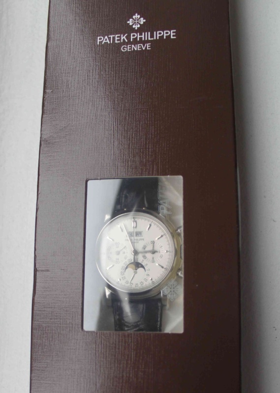 It came very nicely sealed, freshly serviced by Patek USA.