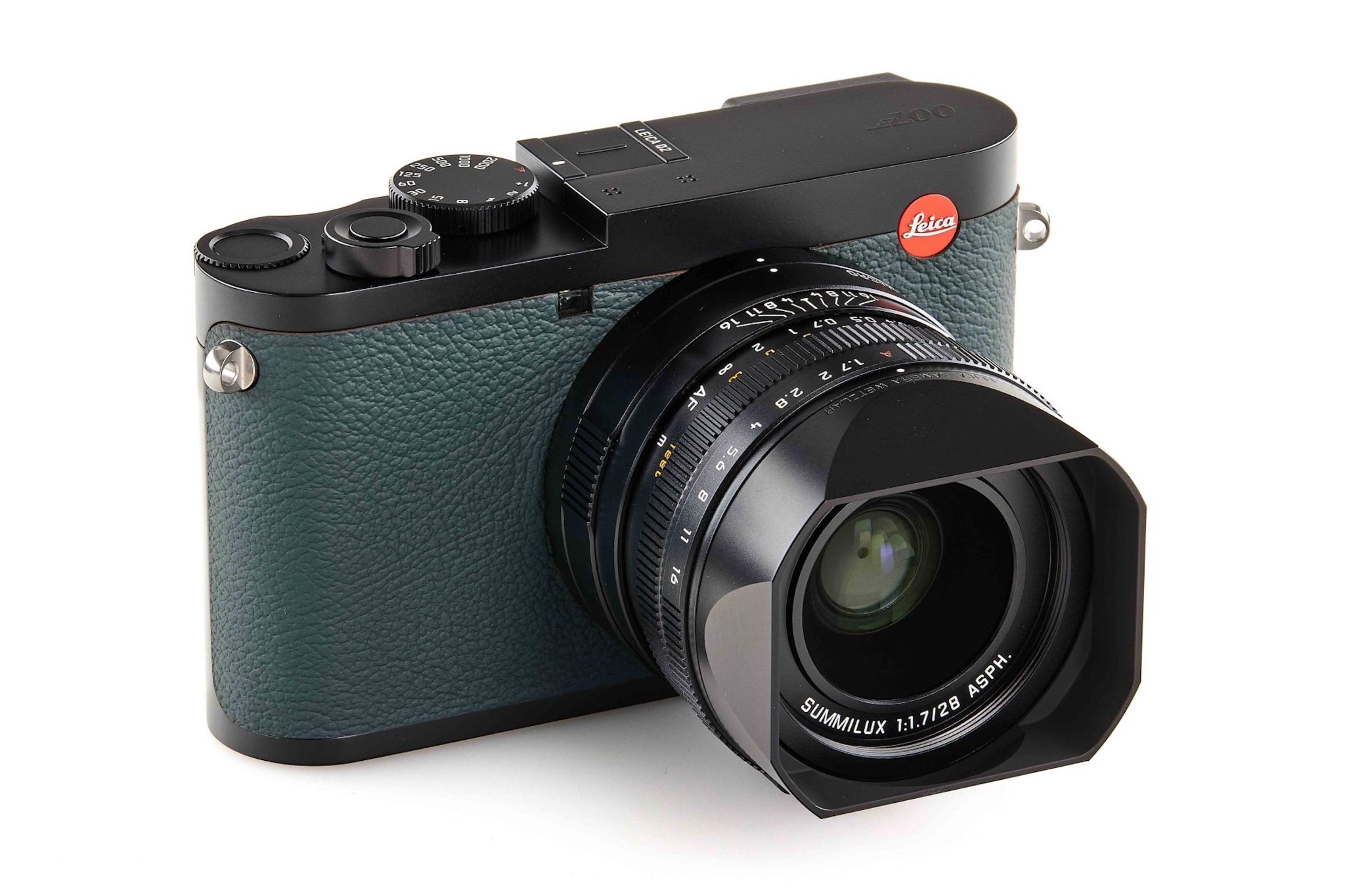 Explore the Leica Q2 James Bond 007 edition with distinctive green