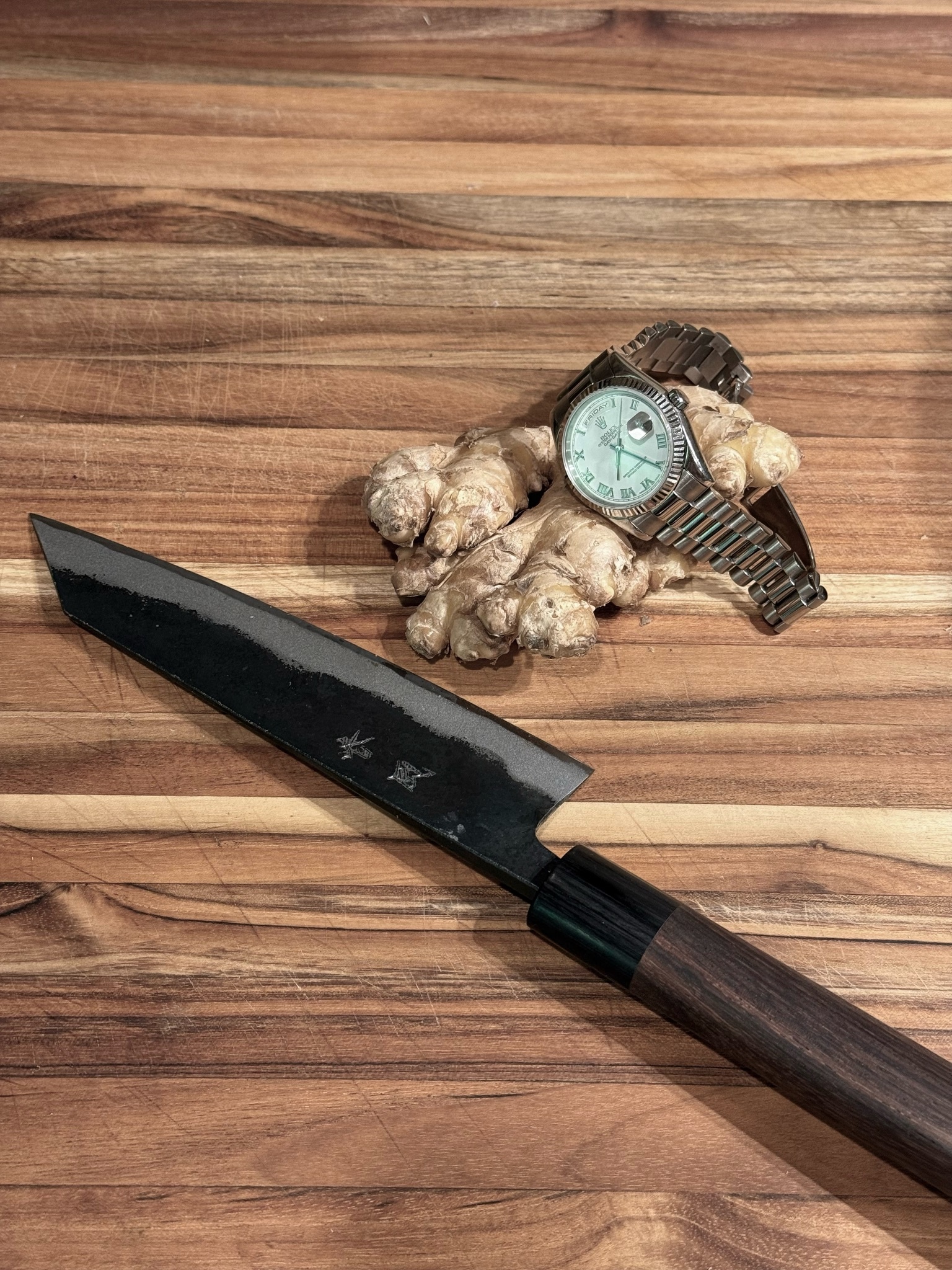 Rolex Instrument Explore the elegance of Rolex watches and Omega Speedmasters, iconic ...