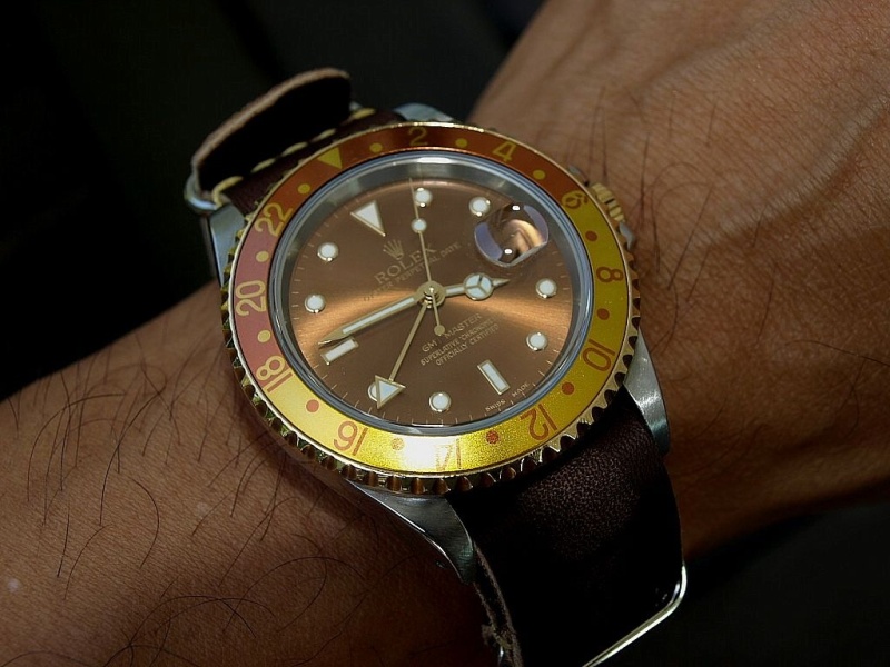 A special dial that plays with the light.