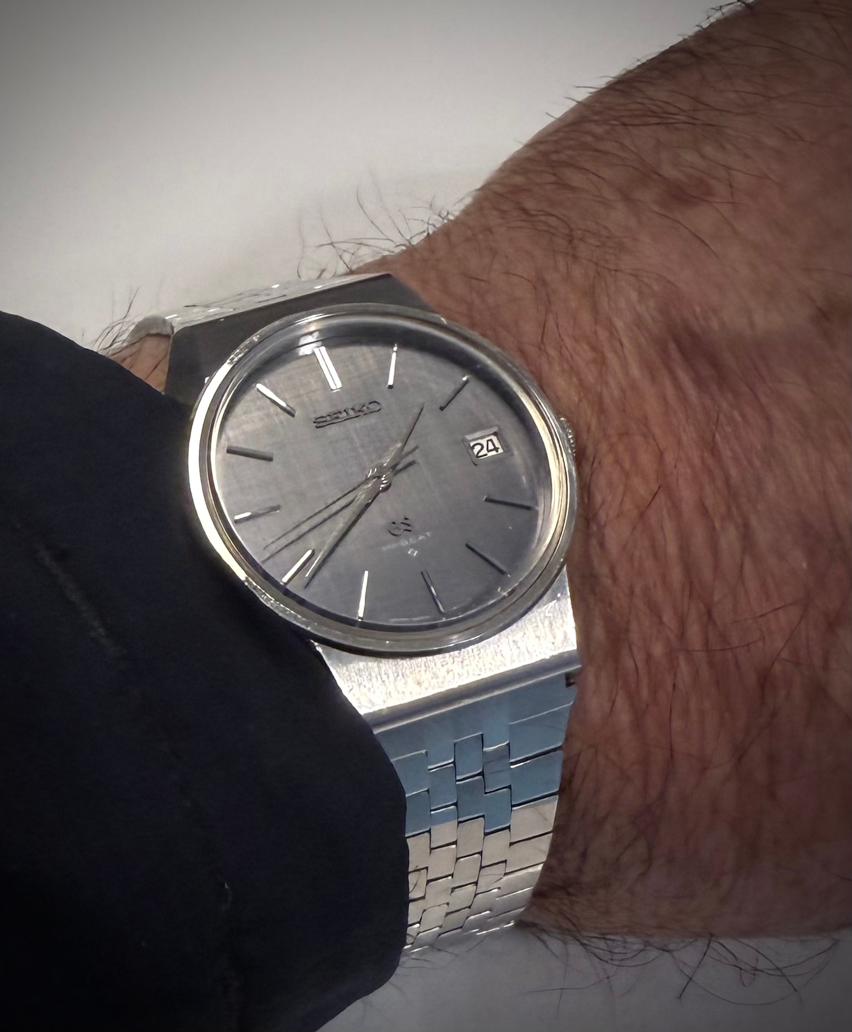 Discover the vintage charm of Seiko GS ref 5645-8000 with its