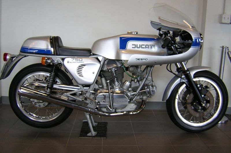 Second series (sguare-case) production V-Twin Desmo.