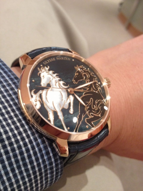 dial also goes well with a checkered blue casual shirt